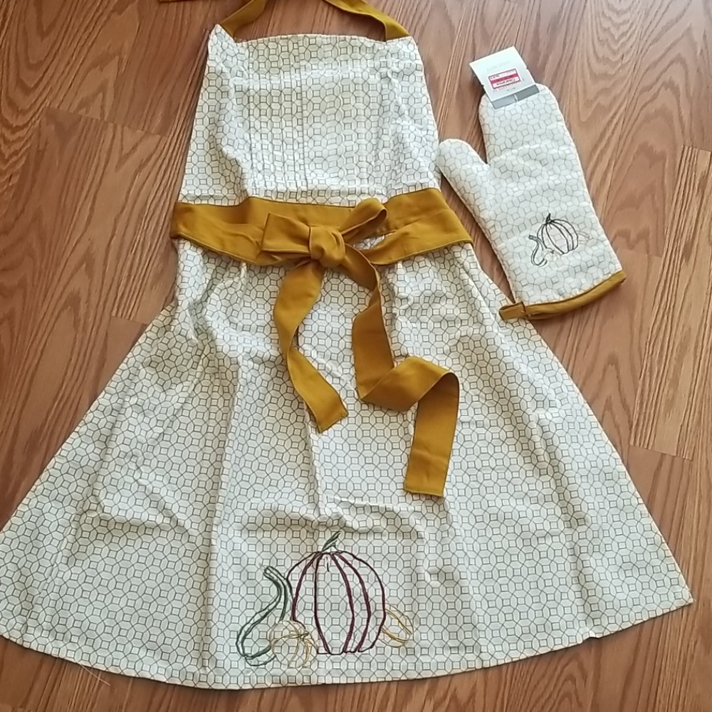 Threshold Apron & Oven Mitt Set